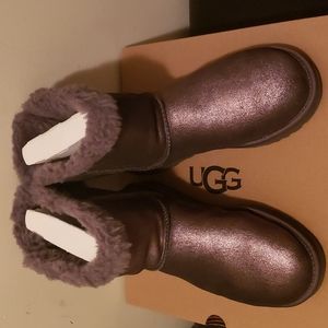 UGGs Minis Metallic Gray with bow on back (only worn once!)